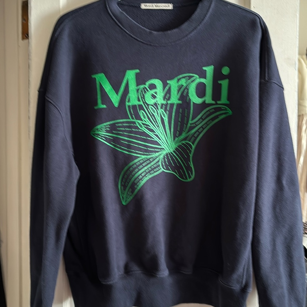 Mardi Mecredi Navy sweatshirt with green design. Size M.
